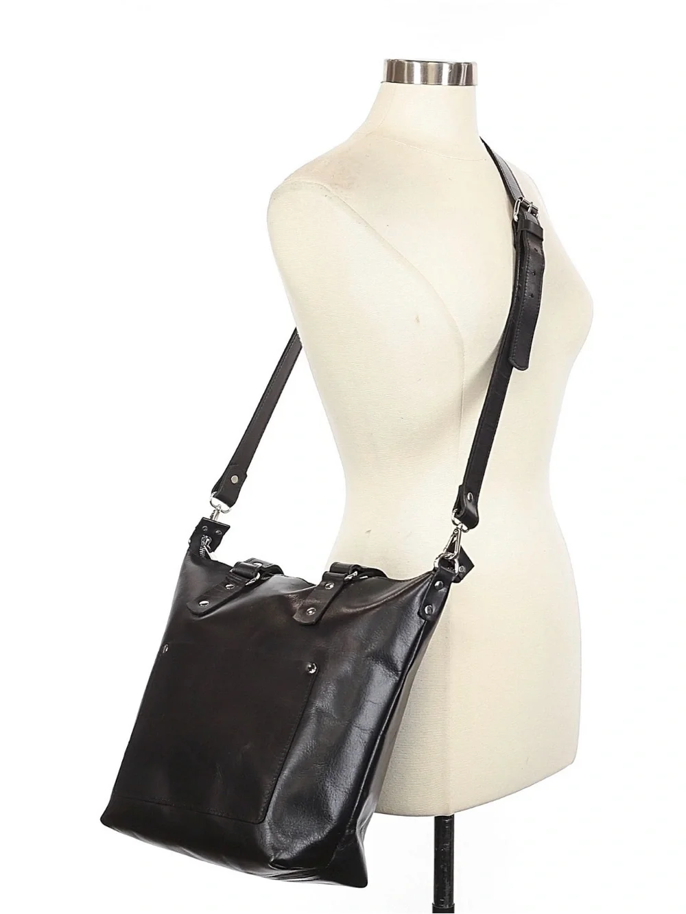 Hides sleek black